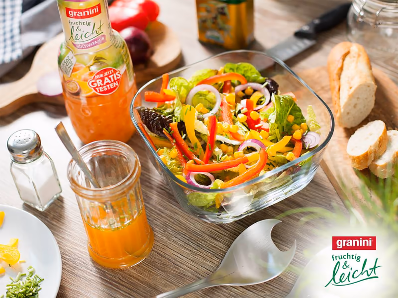 Food-Styling mit Blattsalat, kulinarische Produktfotografie